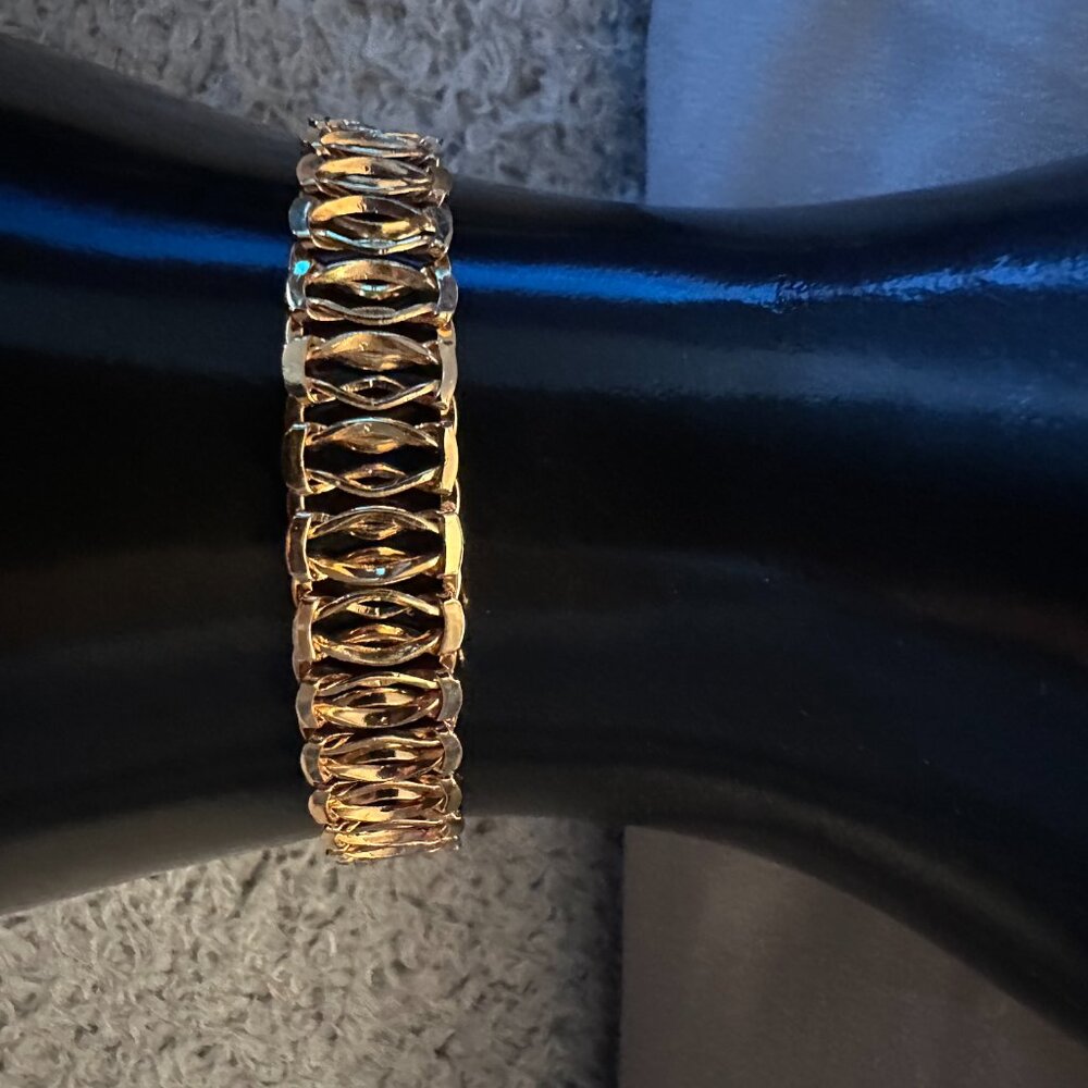 gold tone flat woven bracelet sz 7"